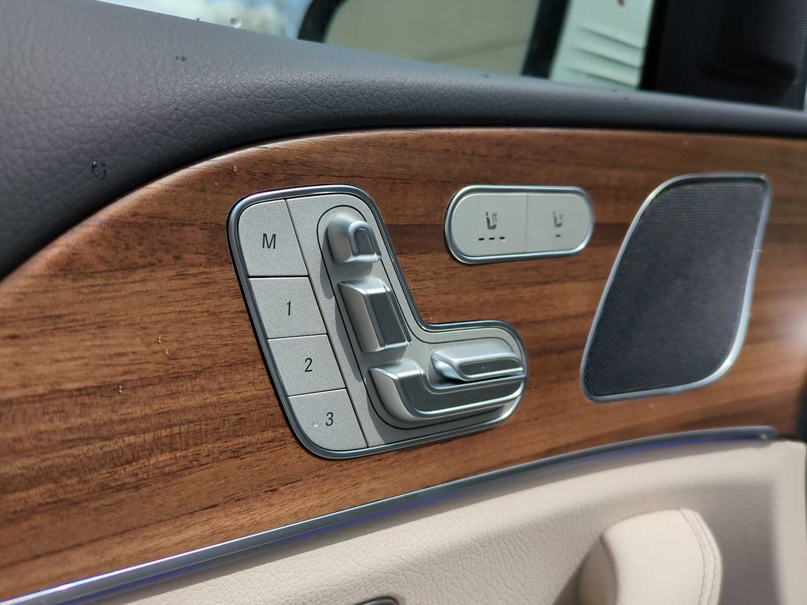 Thumbnail: 2025 Mercedes-Benz GLE - 17