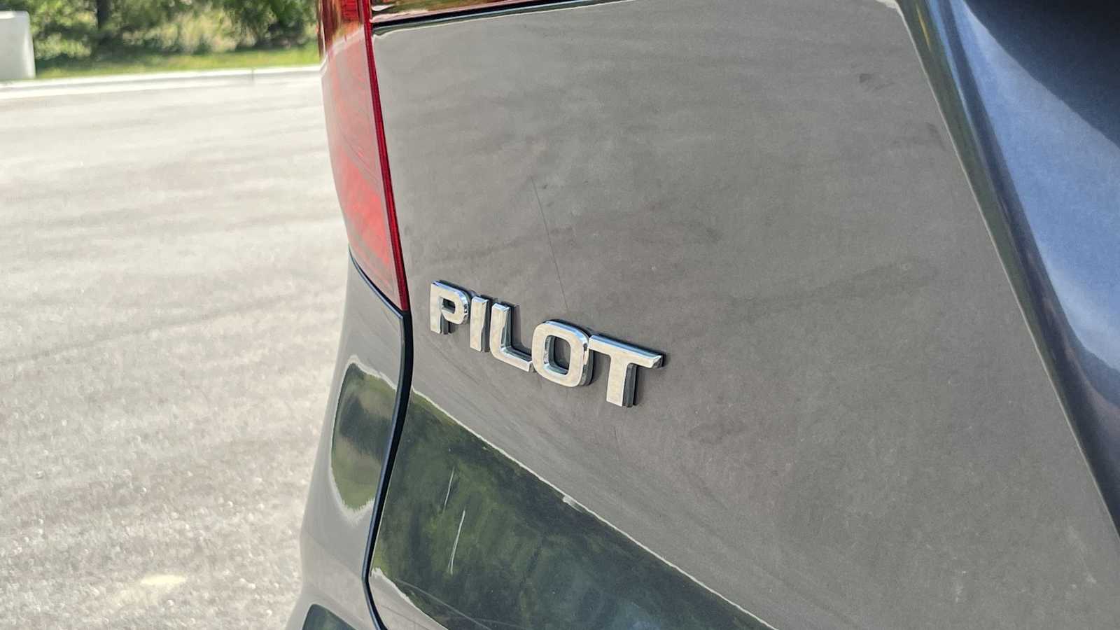 Thumbnail: 2017 Honda Pilot - 26