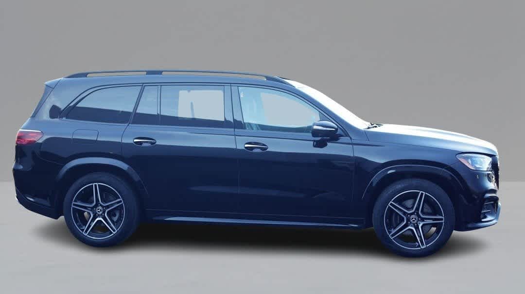 2024 Mercedes Benz GLS 450 4MATIC photo 4