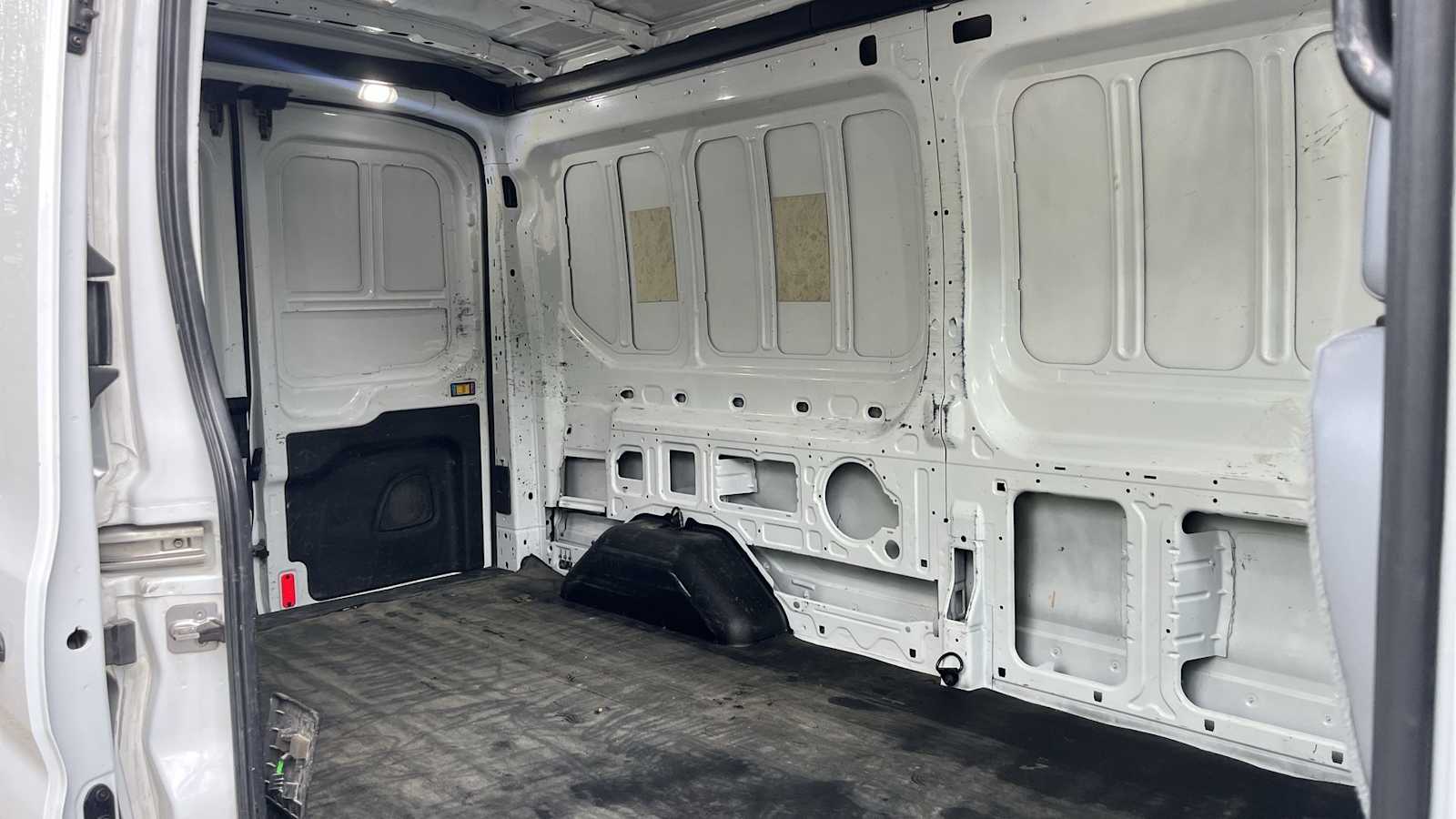 Thumbnail: 2018 Ford Transit Series - 12