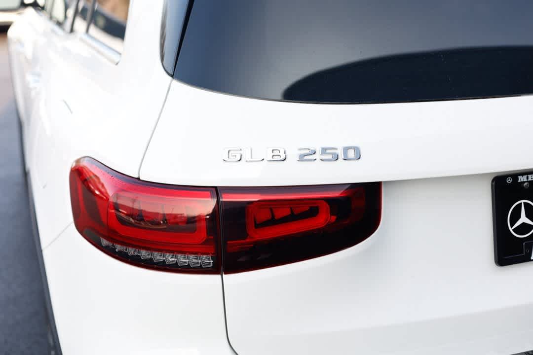 Thumbnail: 2022 Mercedes-Benz GLB - 22