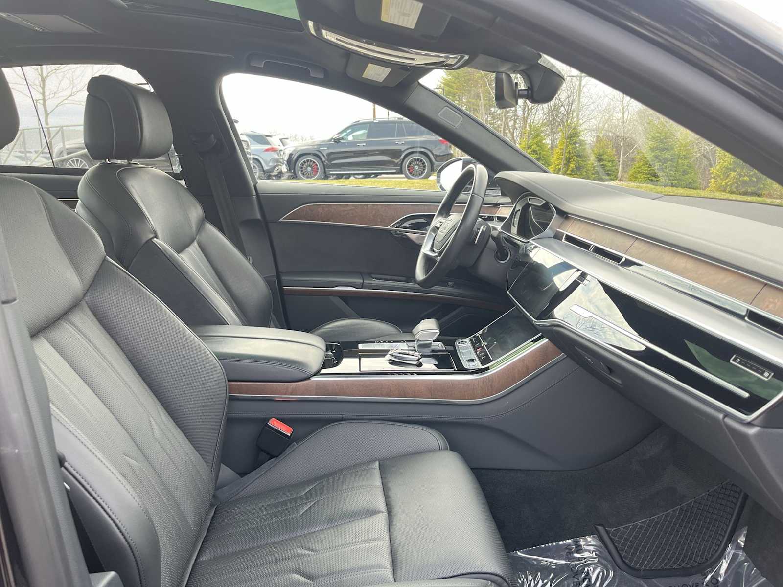 Thumbnail: 2023 Audi A8 - 10