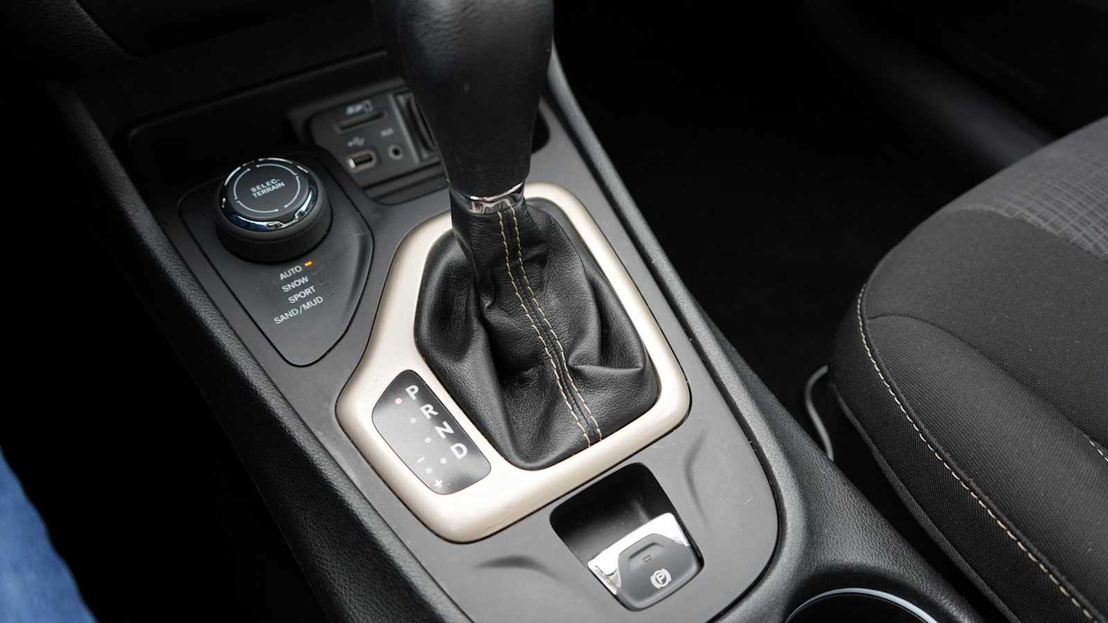 Thumbnail: 2016 Jeep Cherokee - 31