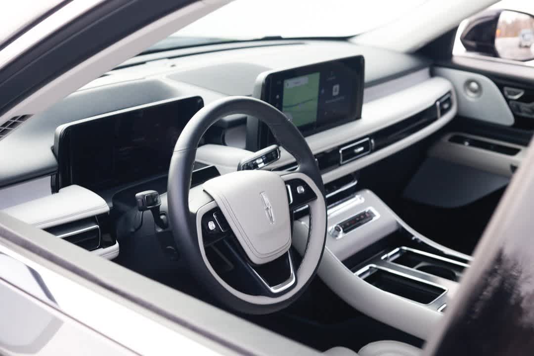 Thumbnail: 2025 Lincoln Aviator - 17