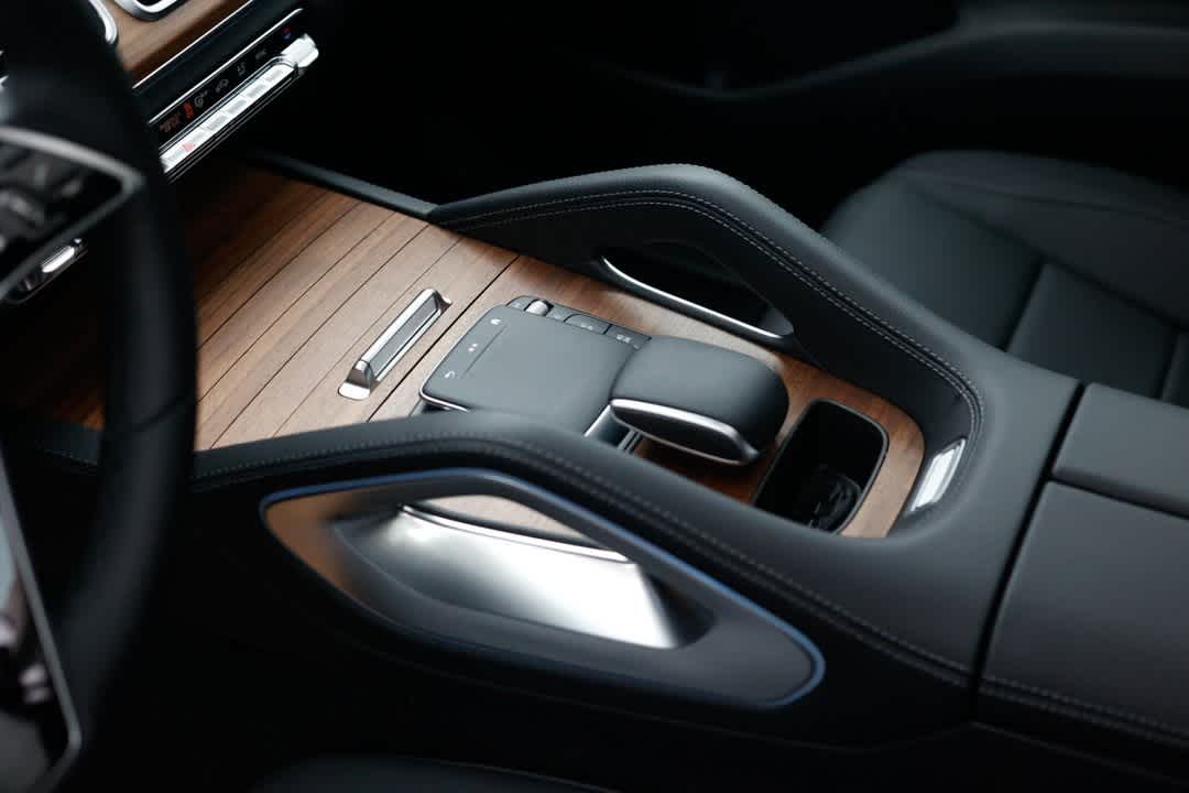 Thumbnail: 2026 Mercedes-Benz GLE - 26