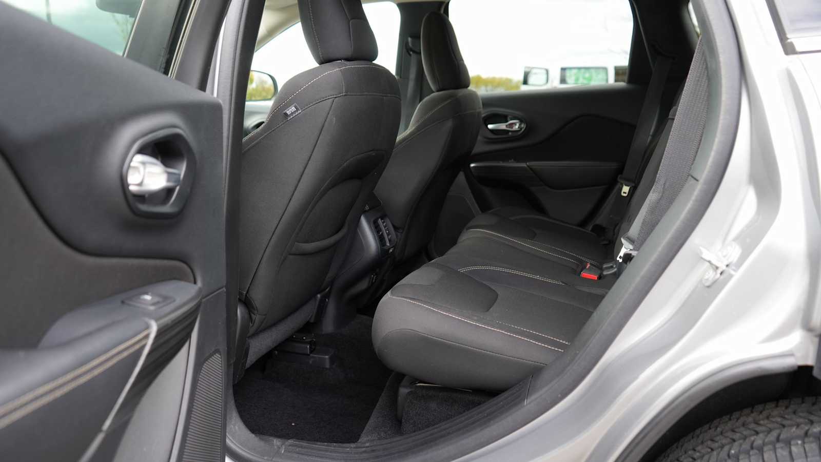 Thumbnail: 2016 Jeep Cherokee - 44