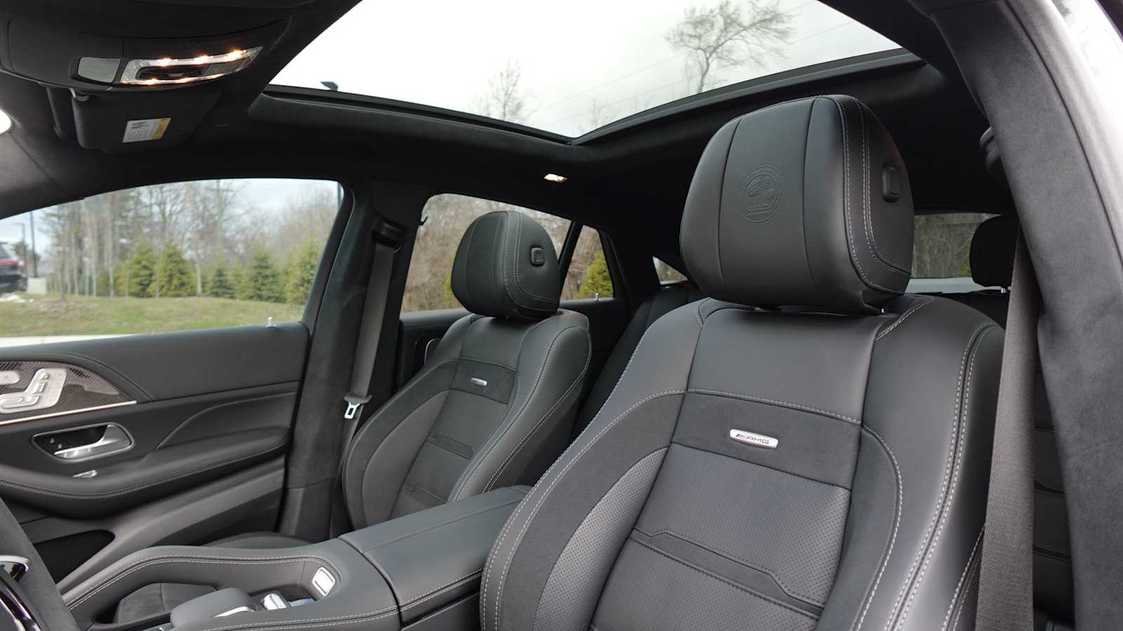 Thumbnail: 2025 Mercedes-Benz GL-Class - 33