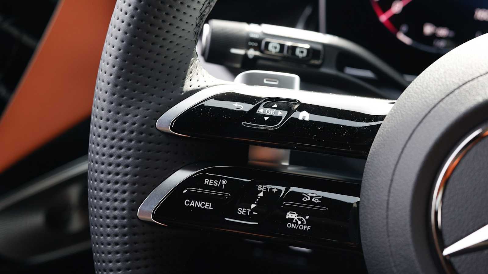 Thumbnail: 2026 Mercedes-Benz GLC - 23