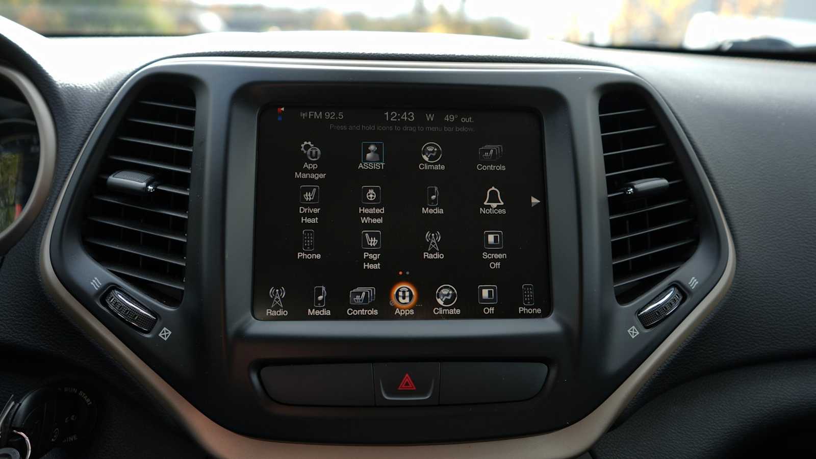 Thumbnail: 2016 Jeep Cherokee - 28