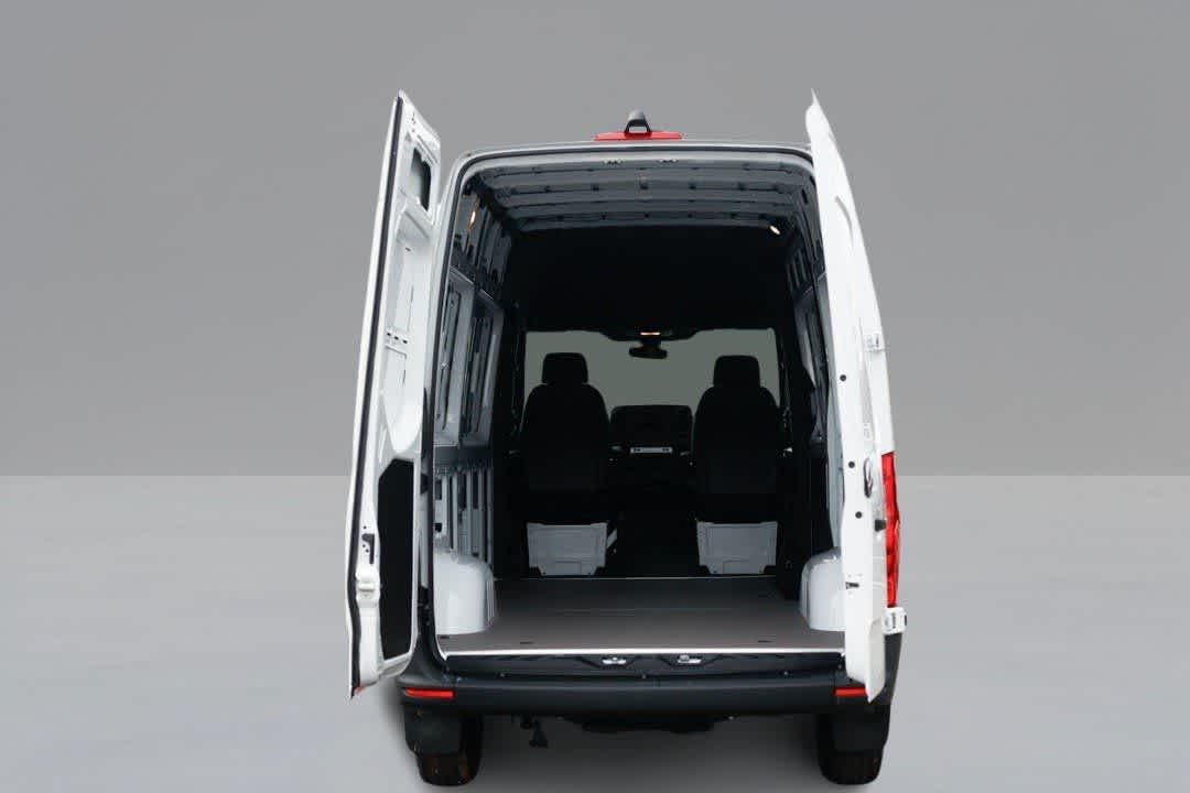 Thumbnail: 2025 Mercedes-Benz Sprinter - 10