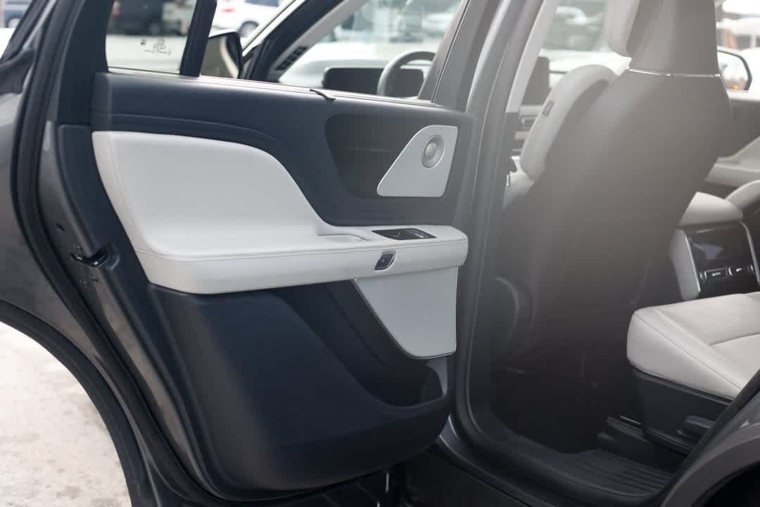 Thumbnail: 2025 Lincoln Aviator - 16