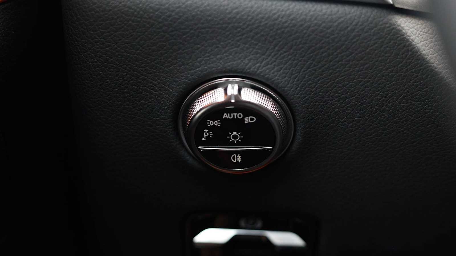 Thumbnail: 2026 Mercedes-Benz GLC - 34