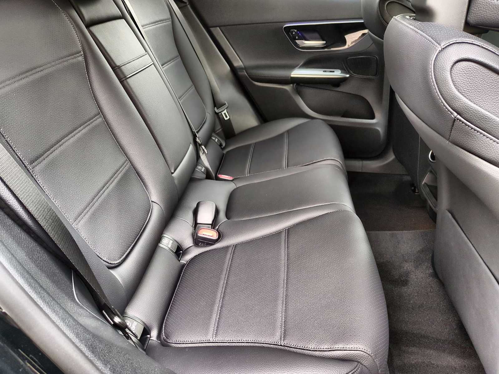 Thumbnail: 2025 Mercedes-Benz GLC - 21