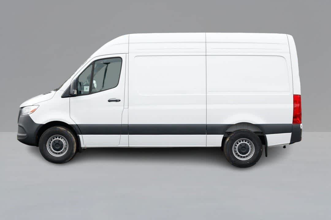 Thumbnail: 2025 Mercedes-Benz Sprinter - 8