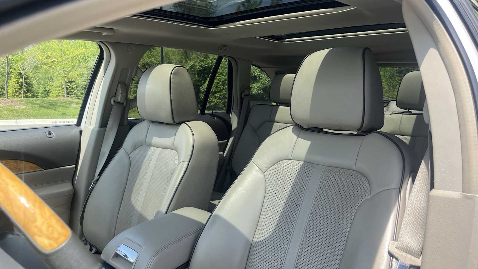 Thumbnail: 2013 Lincoln MKX - 28