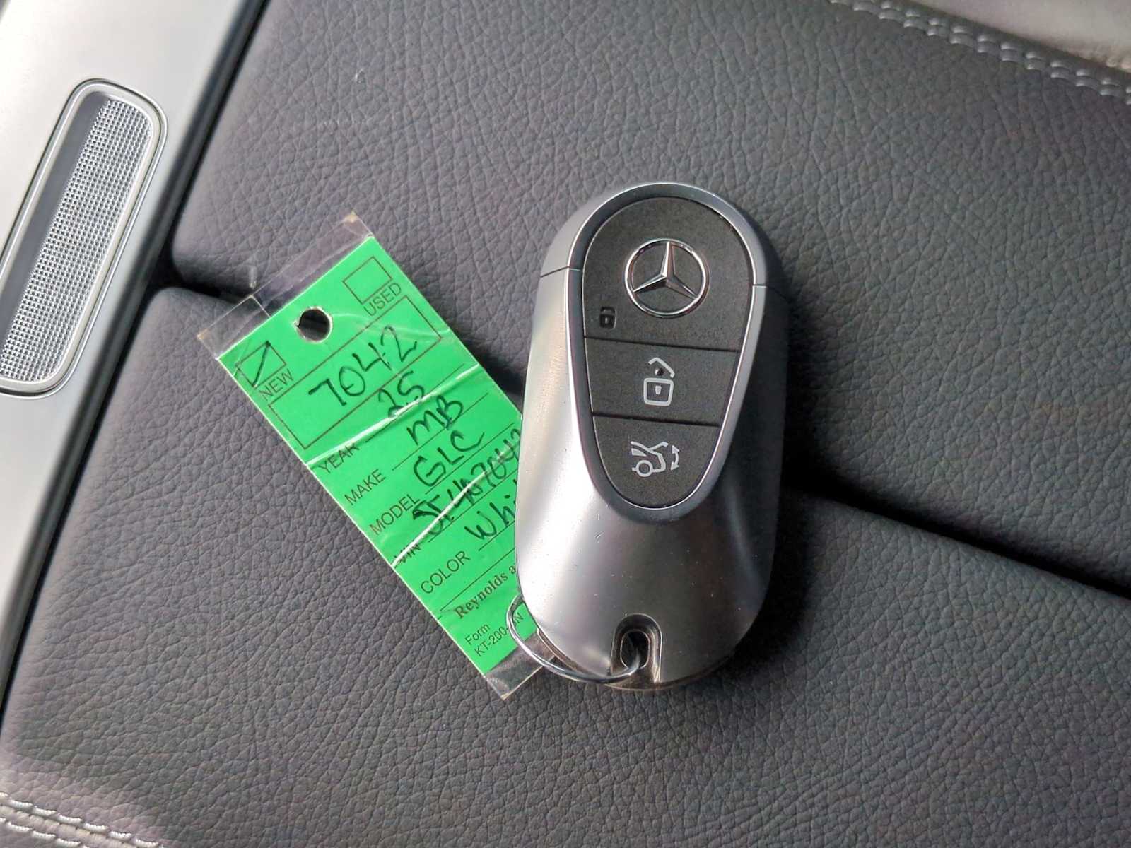 Thumbnail: 2025 Mercedes-Benz GLC - 35