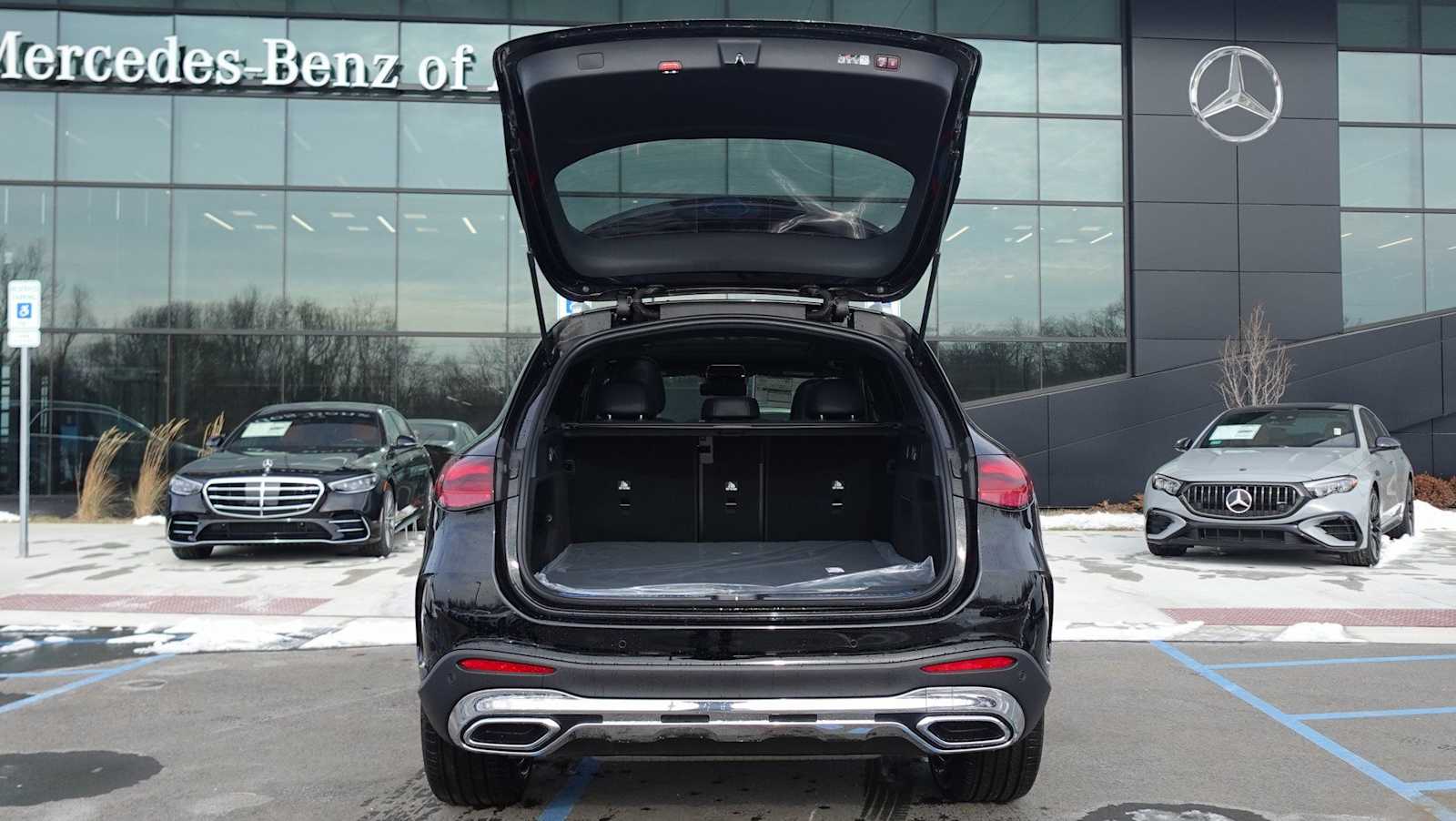 Thumbnail: 2026 Mercedes-Benz GLC - 12