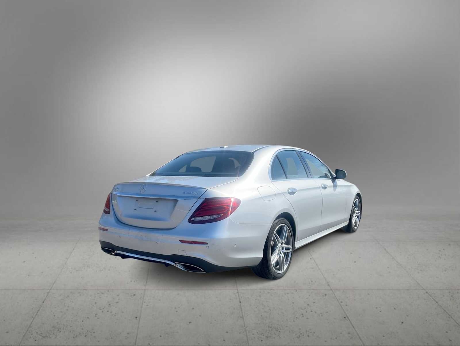 Thumbnail: 2017 Mercedes-Benz E-Class - 8