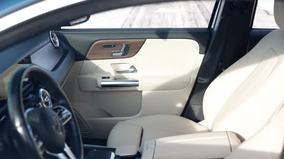 Thumbnail: 2021 Mercedes-Benz GLA - 22