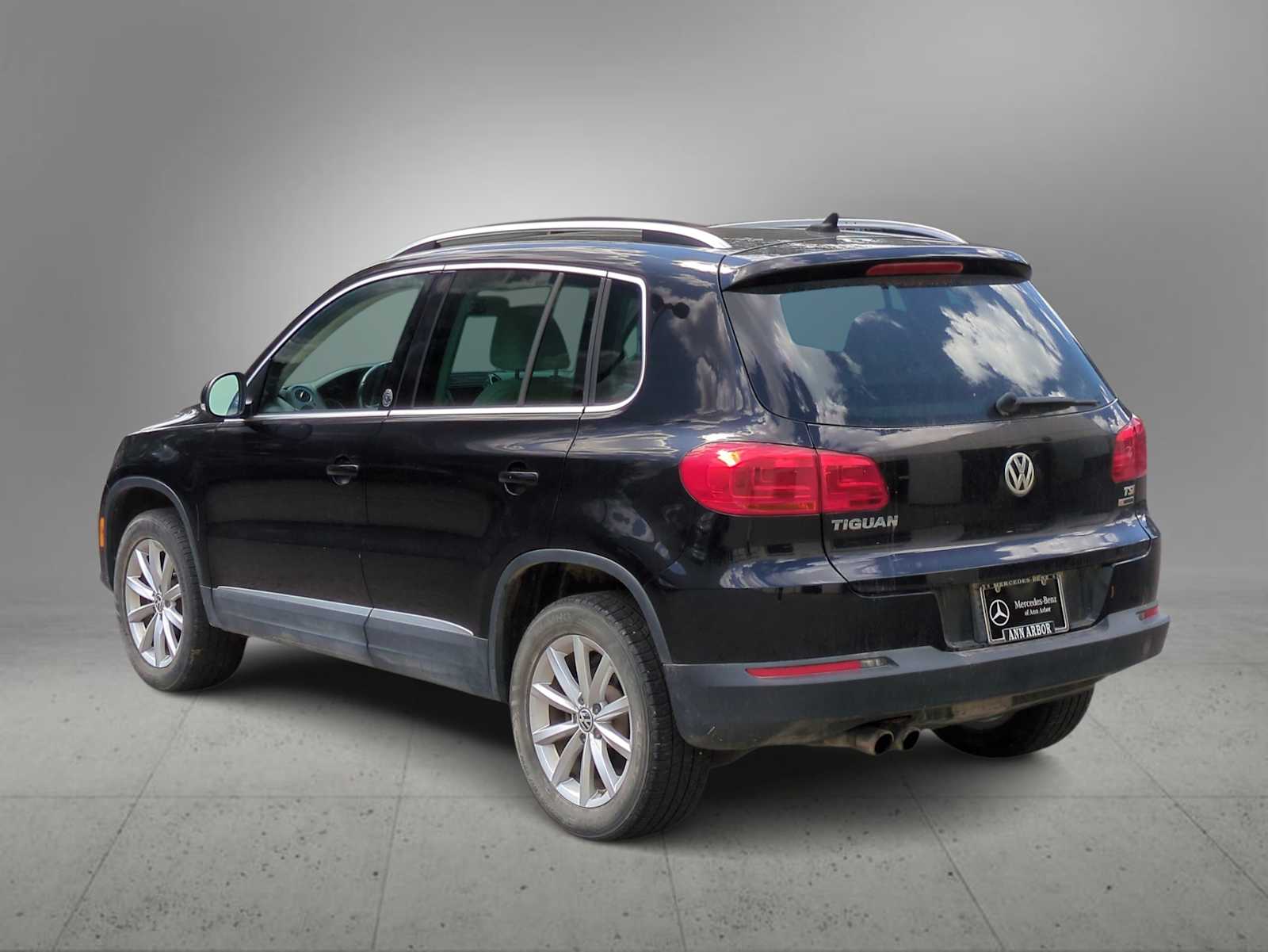 Thumbnail: 2017 Volkswagen Tiguan - 6