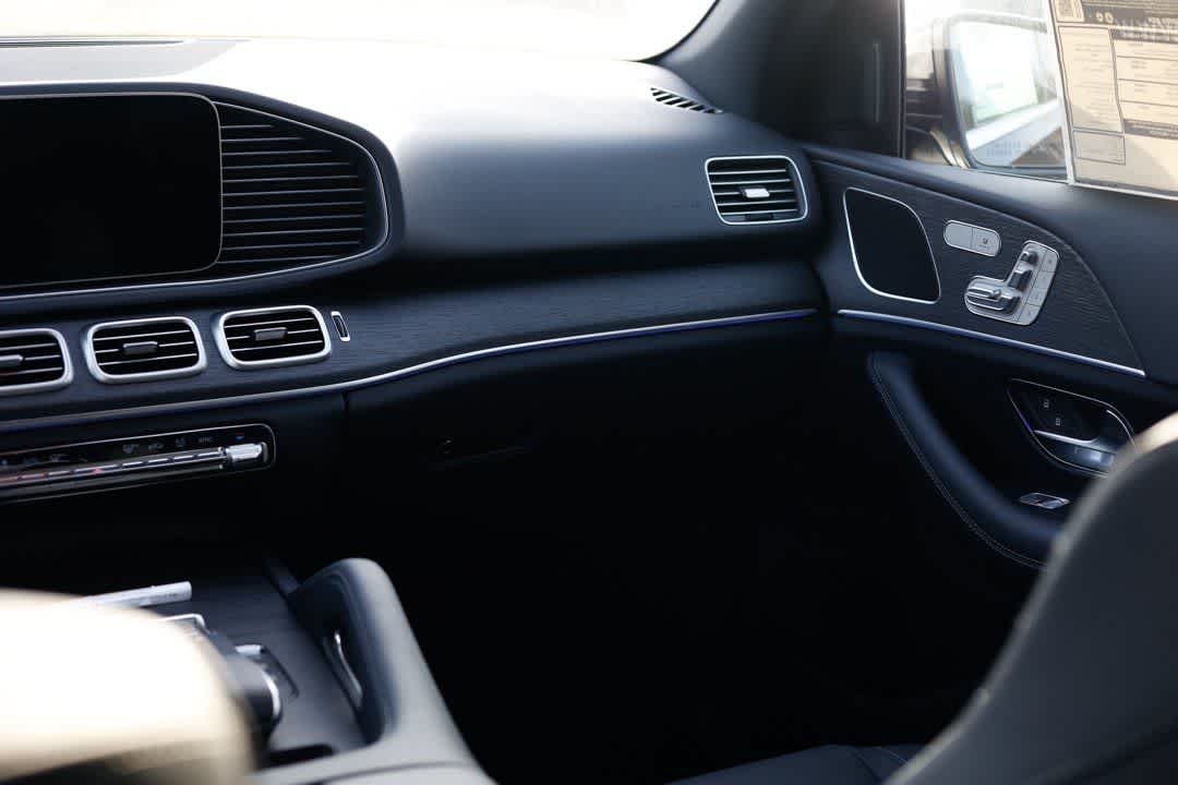 Thumbnail: 2026 Mercedes-Benz GLE - 26
