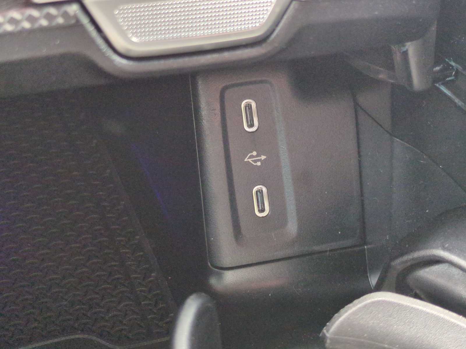 Thumbnail: 2025 Mercedes-Benz GLC - 32