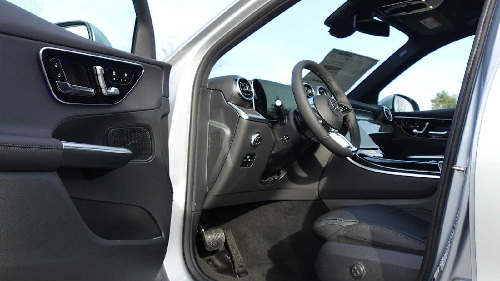 Thumbnail: 2026 Mercedes-Benz GLC - 28