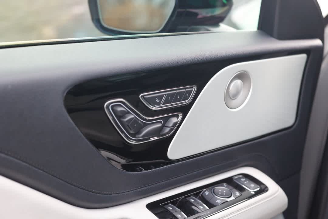 Thumbnail: 2025 Lincoln Aviator - 34