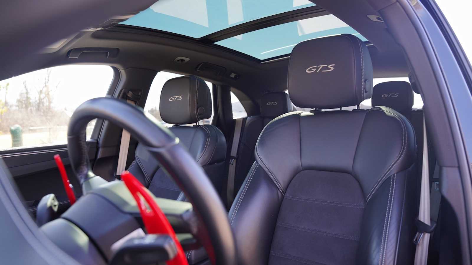 Thumbnail: 2021 Porsche Macan - 32