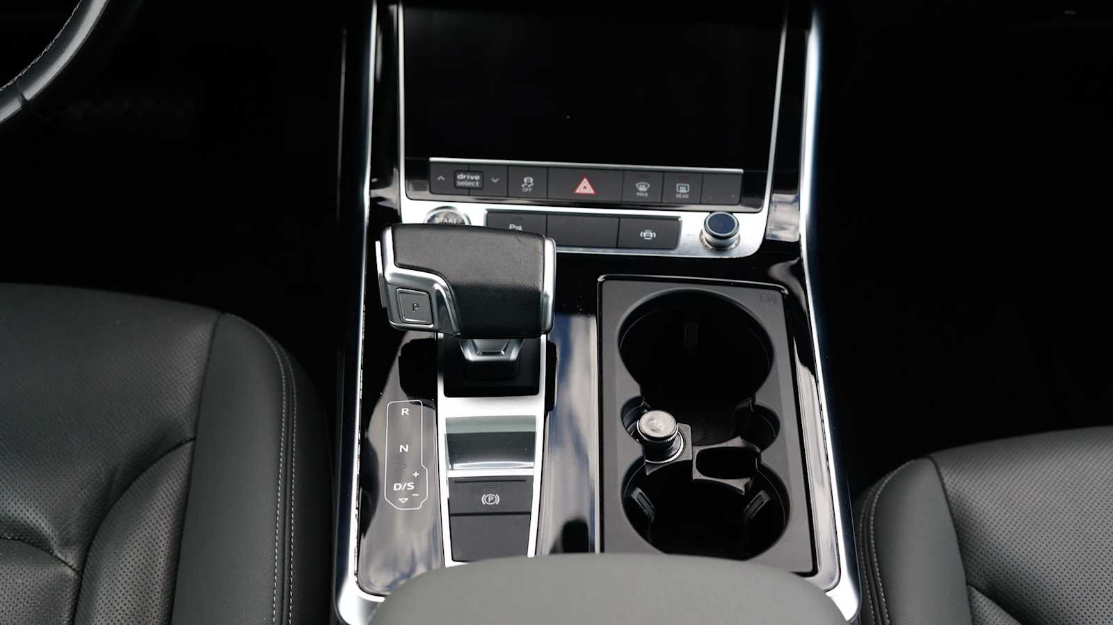 Thumbnail: 2023 Audi Q8 - 33