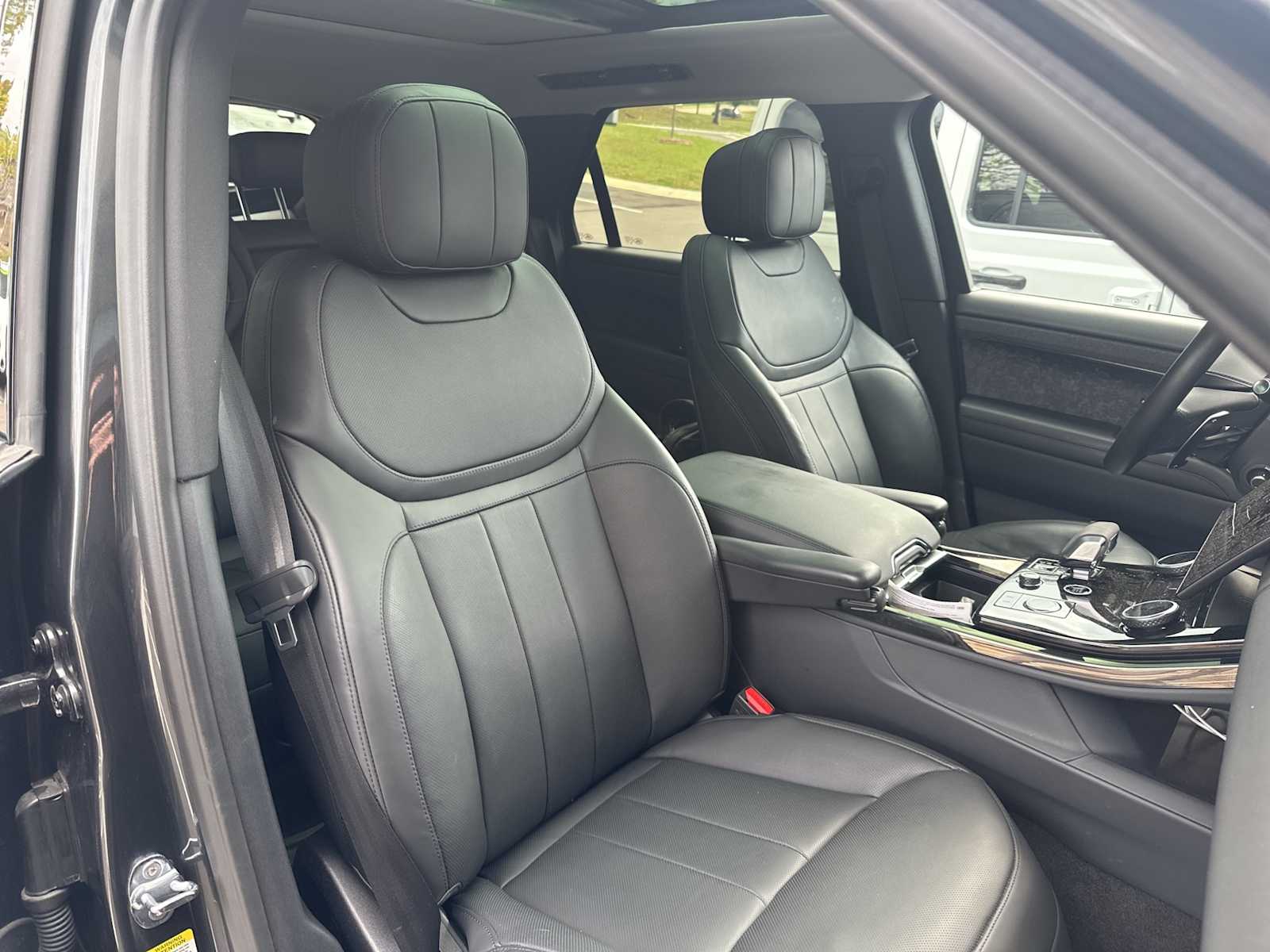 Thumbnail: 2023 Land Rover Range Rover Sport - 17