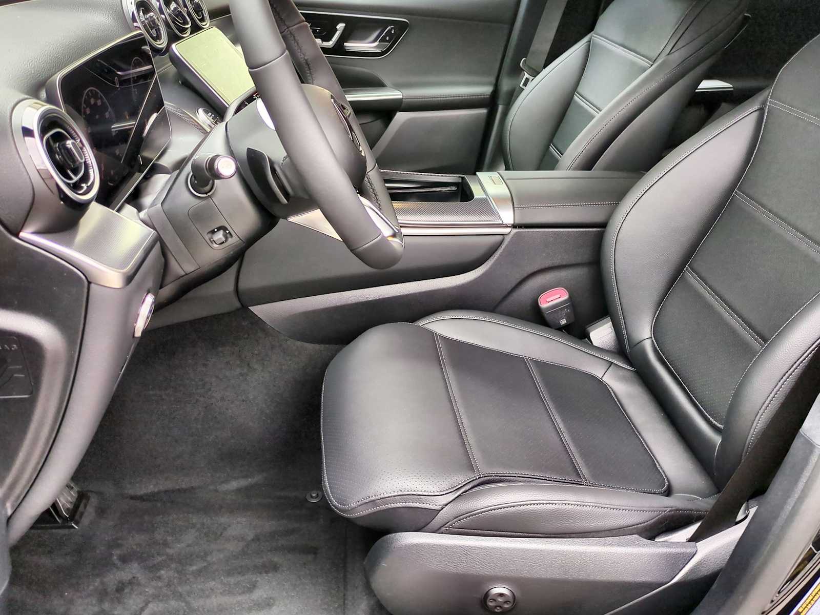 Thumbnail: 2025 Mercedes-Benz GLC - 17