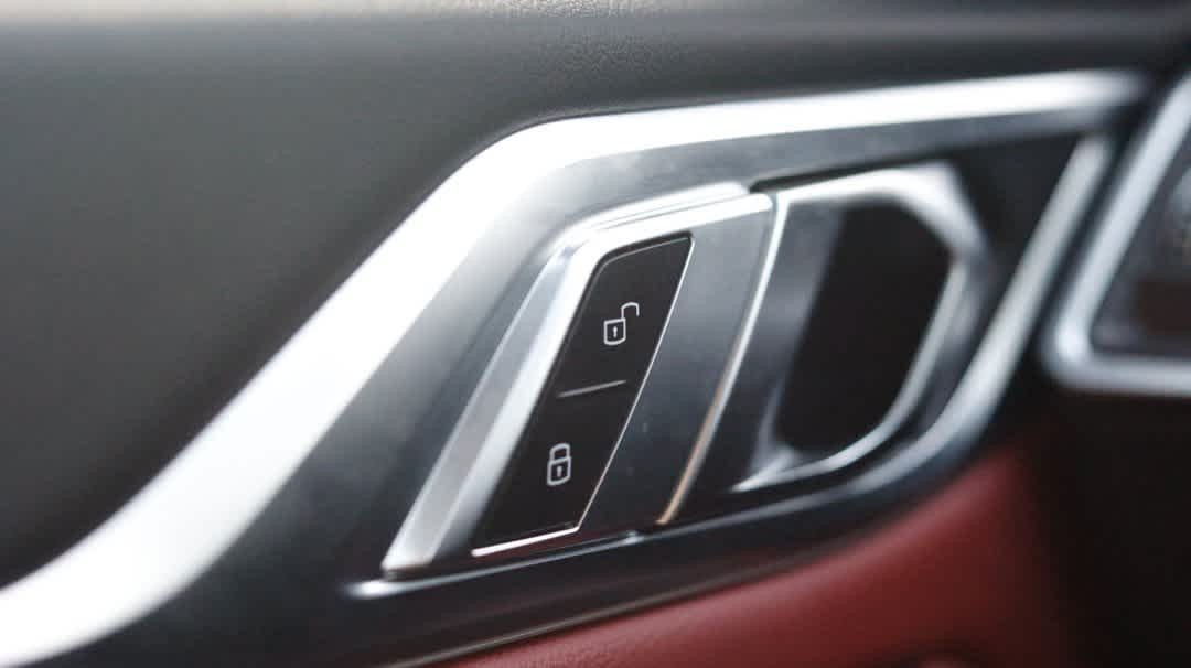 Thumbnail: 2022 BMW i4 - 41