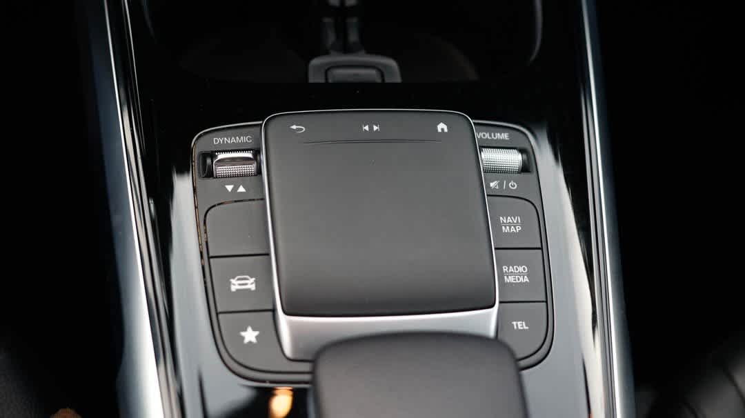 Thumbnail: 2022 Mercedes-Benz GLB - 35