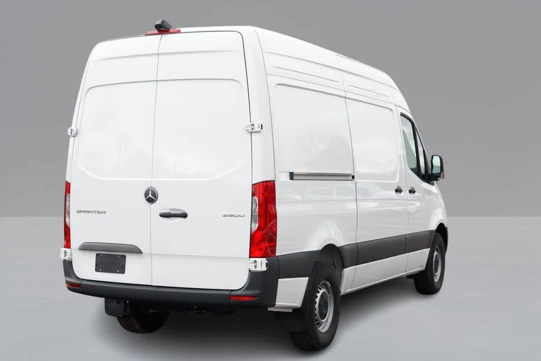 Thumbnail: 2025 Mercedes-Benz Sprinter - 5