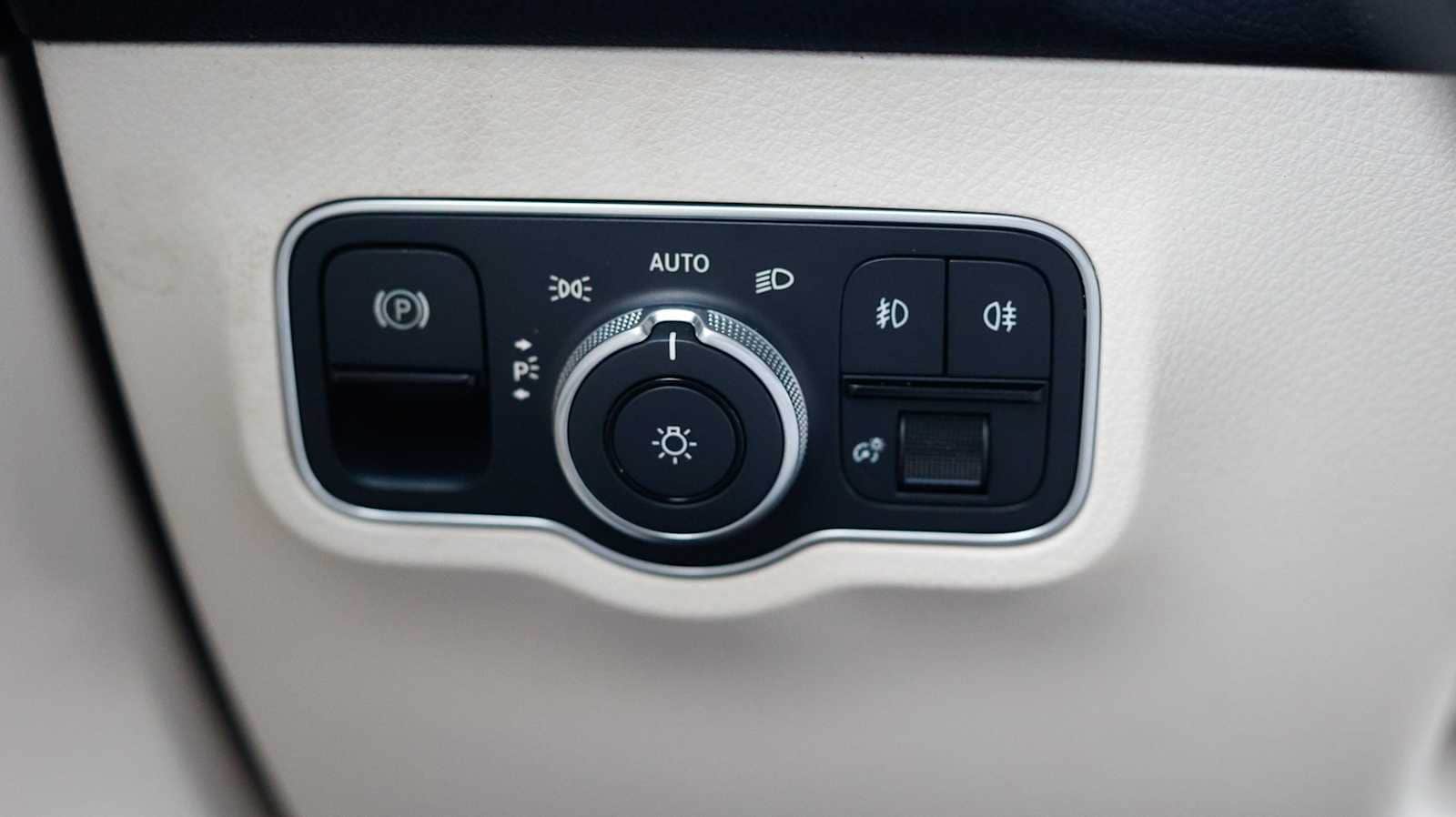 Thumbnail: 2023 Mercedes-Benz GLB - 37