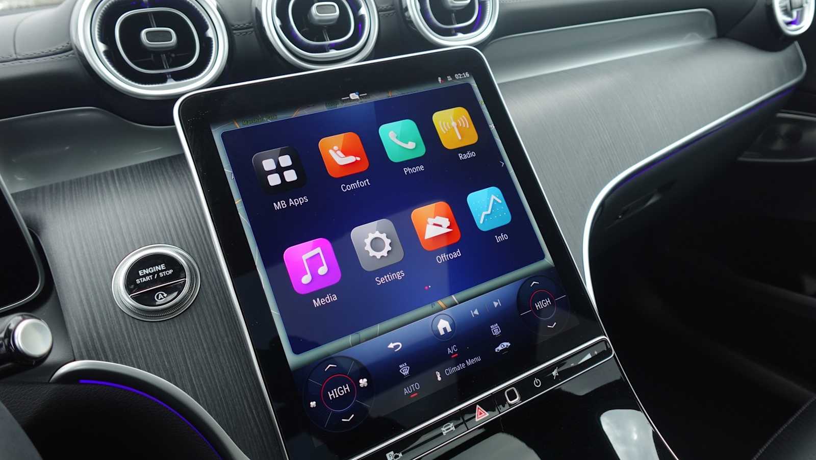 Thumbnail: 2025 Mercedes-Benz GLC - 32