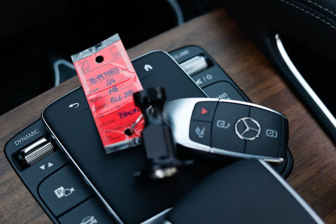 Thumbnail: 2026 Mercedes-Benz GLE - 36