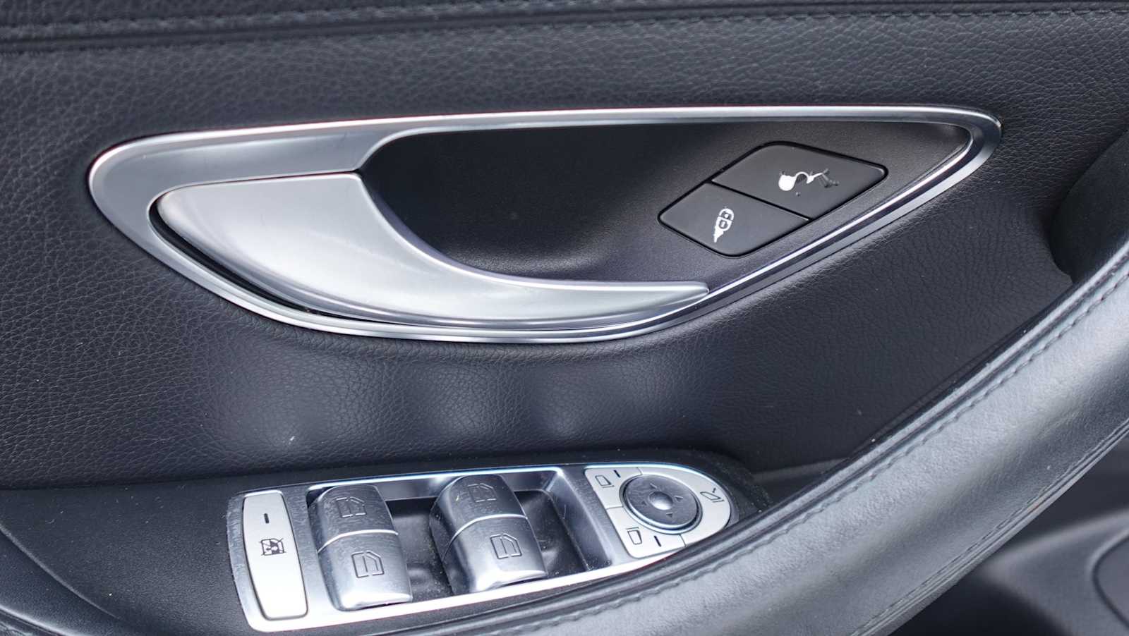 Thumbnail: 2017 Mercedes-Benz E-Class - 26