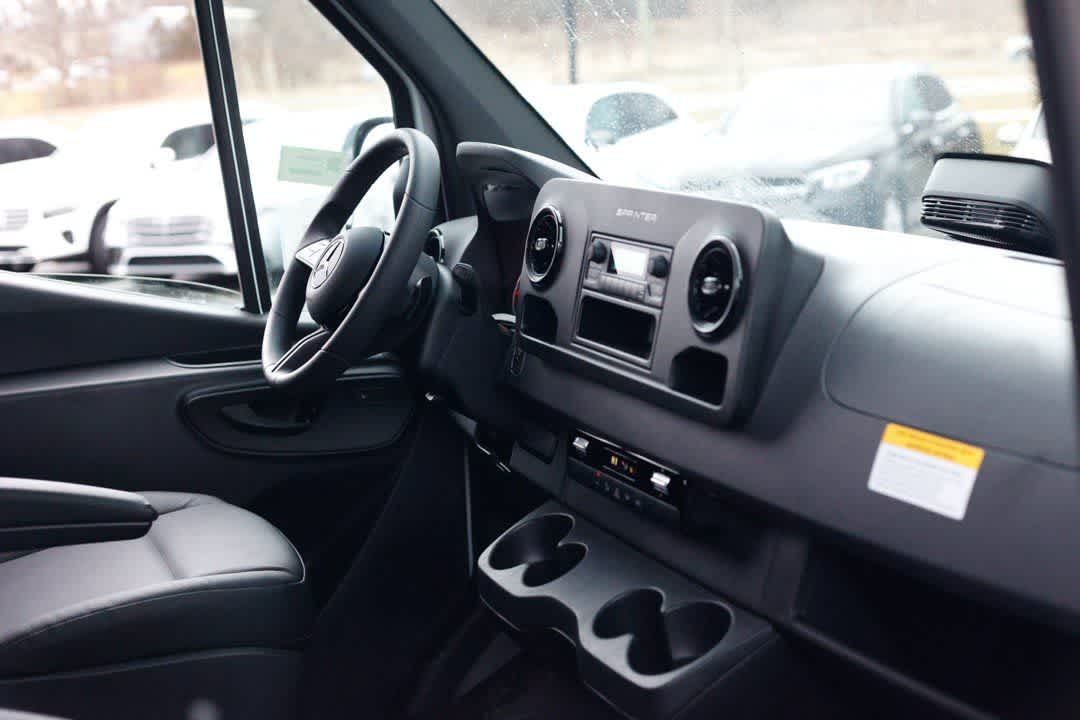 Thumbnail: 2025 Mercedes-Benz Sprinter - 15