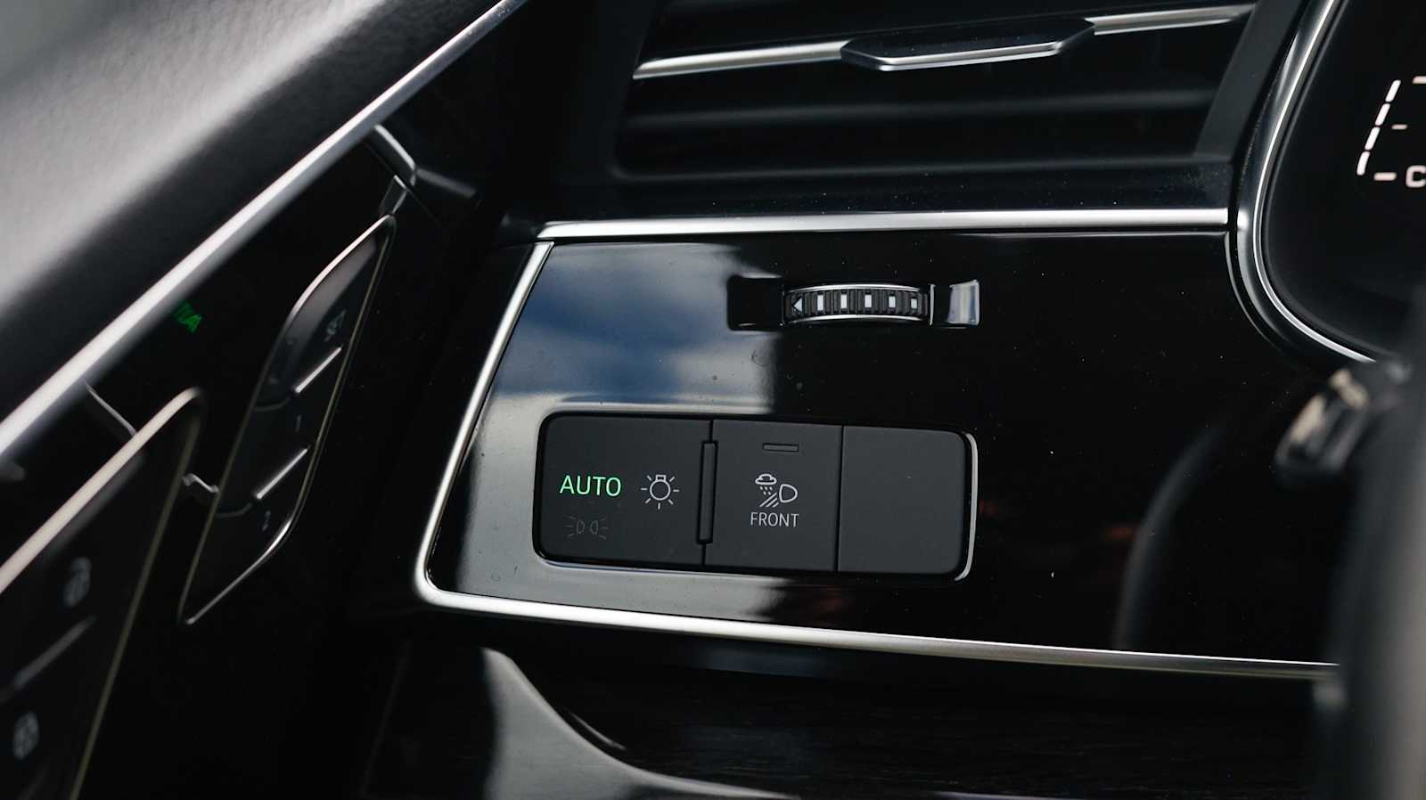 Thumbnail: 2023 Audi Q8 - 29