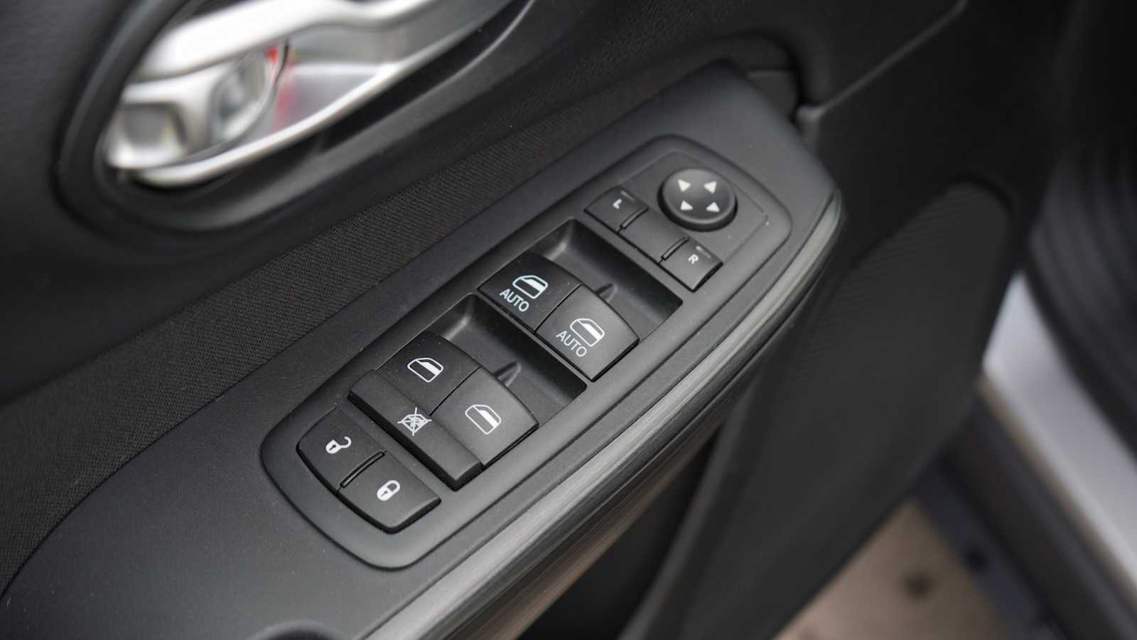 Thumbnail: 2016 Jeep Cherokee - 22