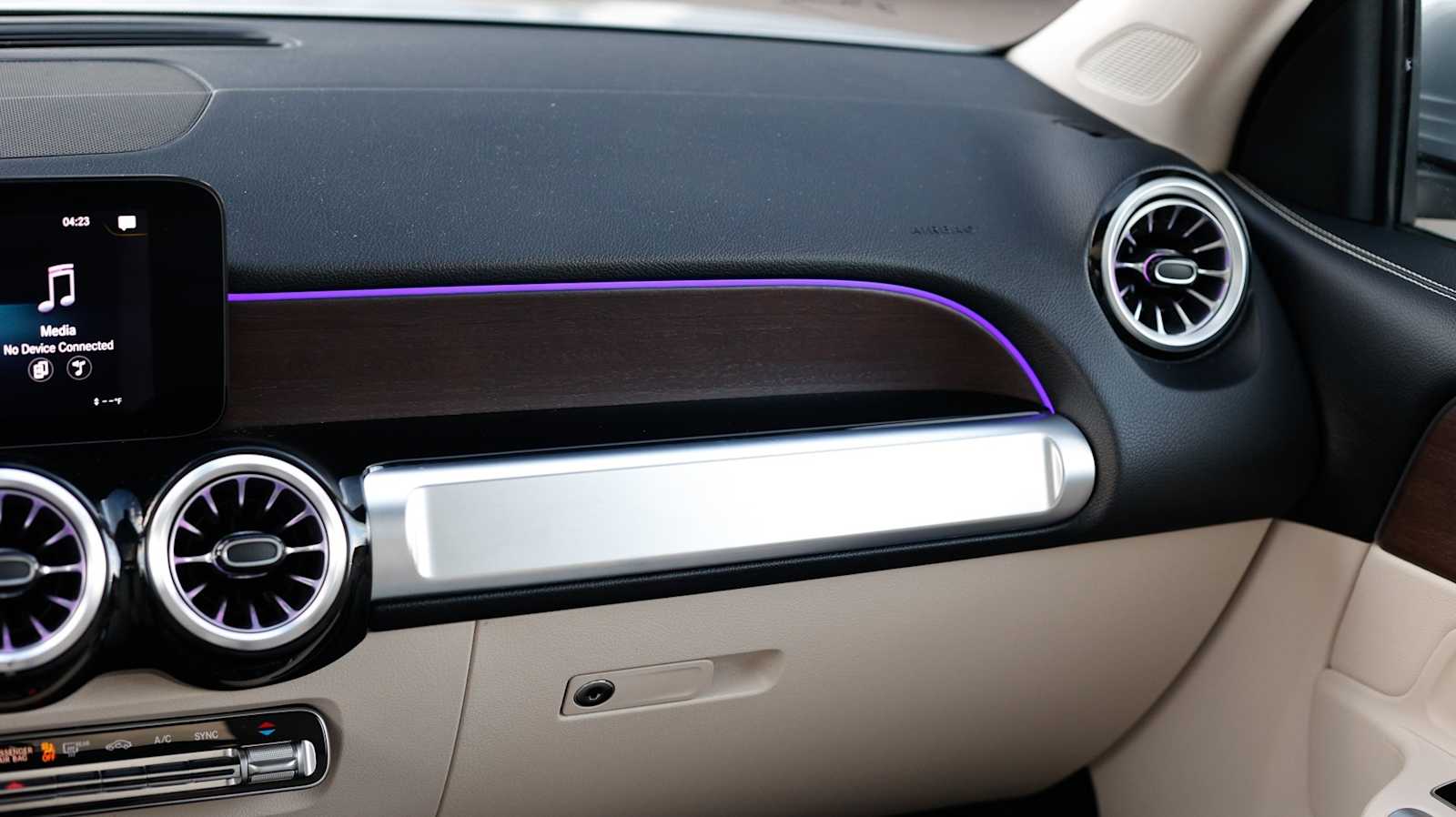 Thumbnail: 2023 Mercedes-Benz GLB - 24