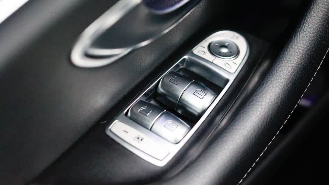 Thumbnail: 2023 Mercedes-Benz E-Class - 35