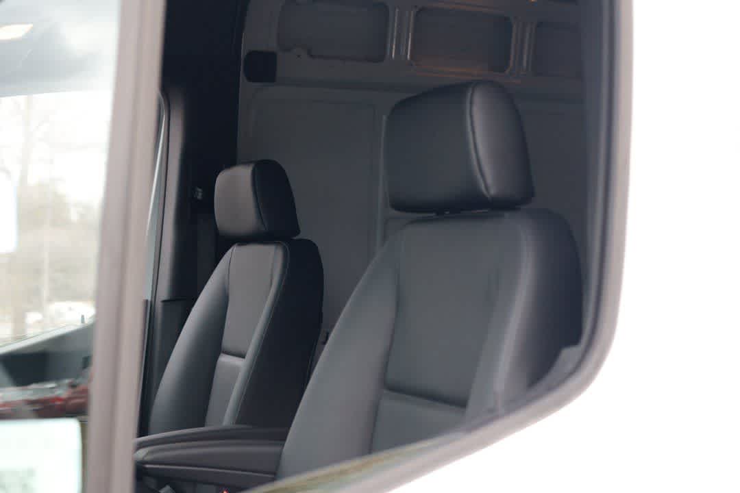 Thumbnail: 2025 Mercedes-Benz Sprinter - 16