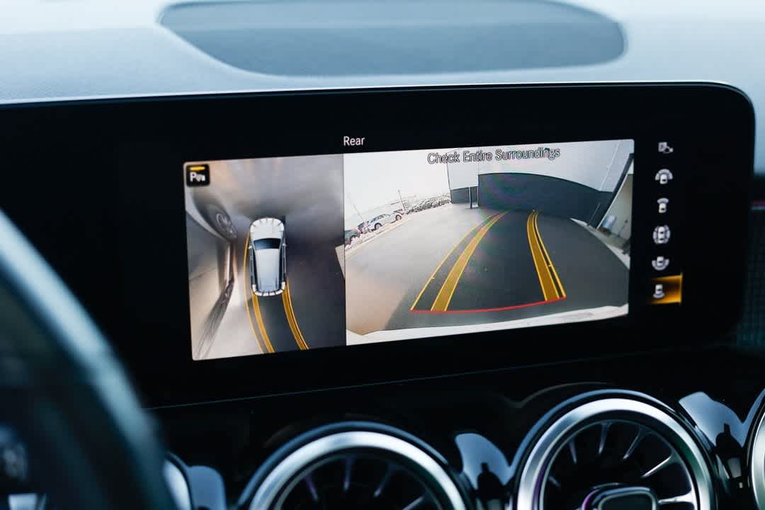 Thumbnail: 2022 Mercedes-Benz GLB - 21