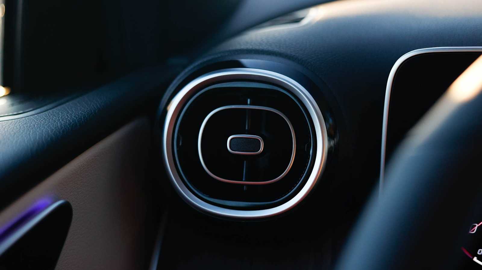 Thumbnail: 2026 Mercedes-Benz GLC - 8