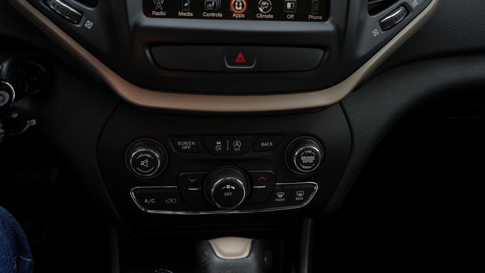 Thumbnail: 2016 Jeep Cherokee - 29