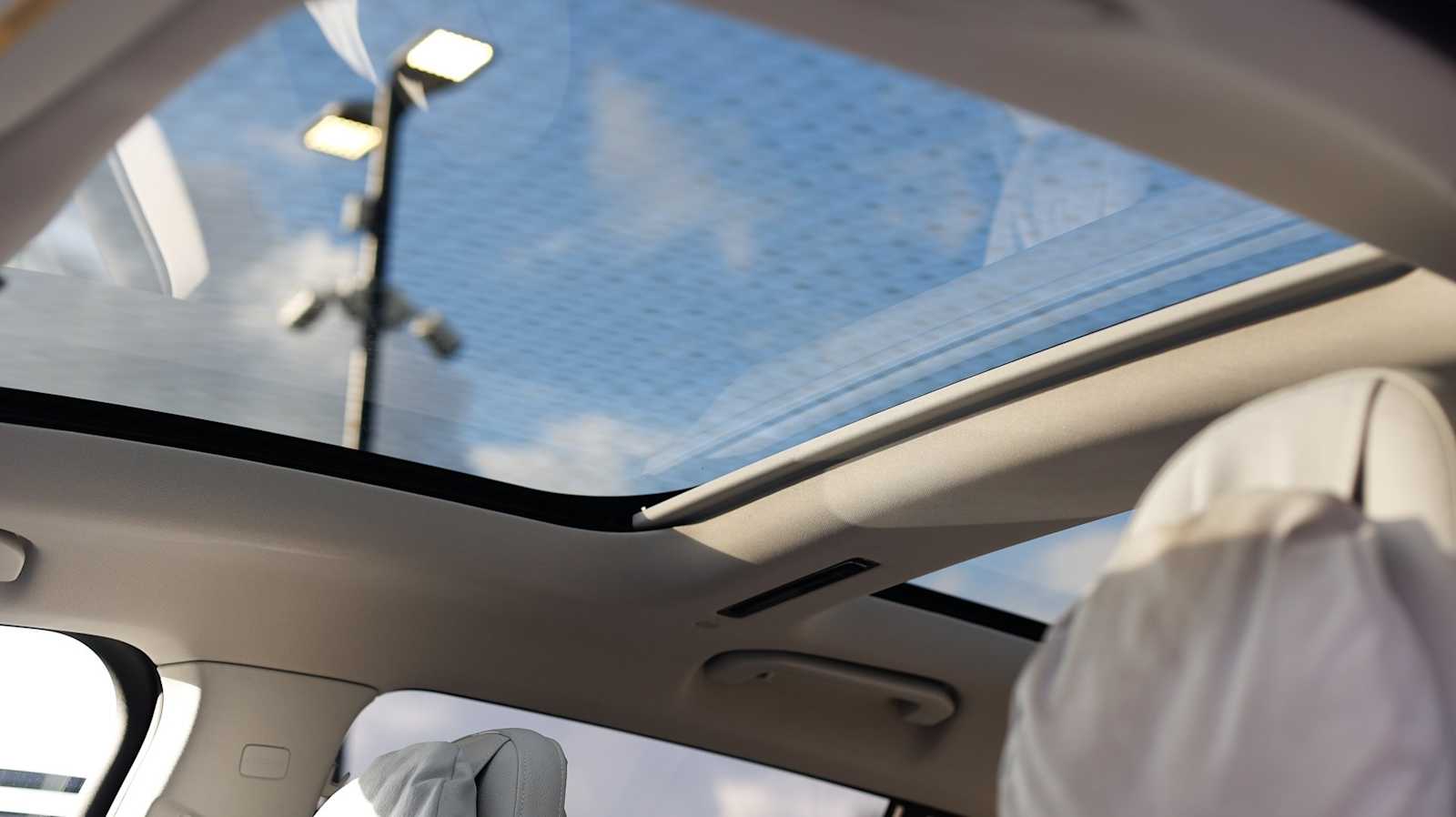 Thumbnail: 2023 Mercedes-Benz EQS - 28