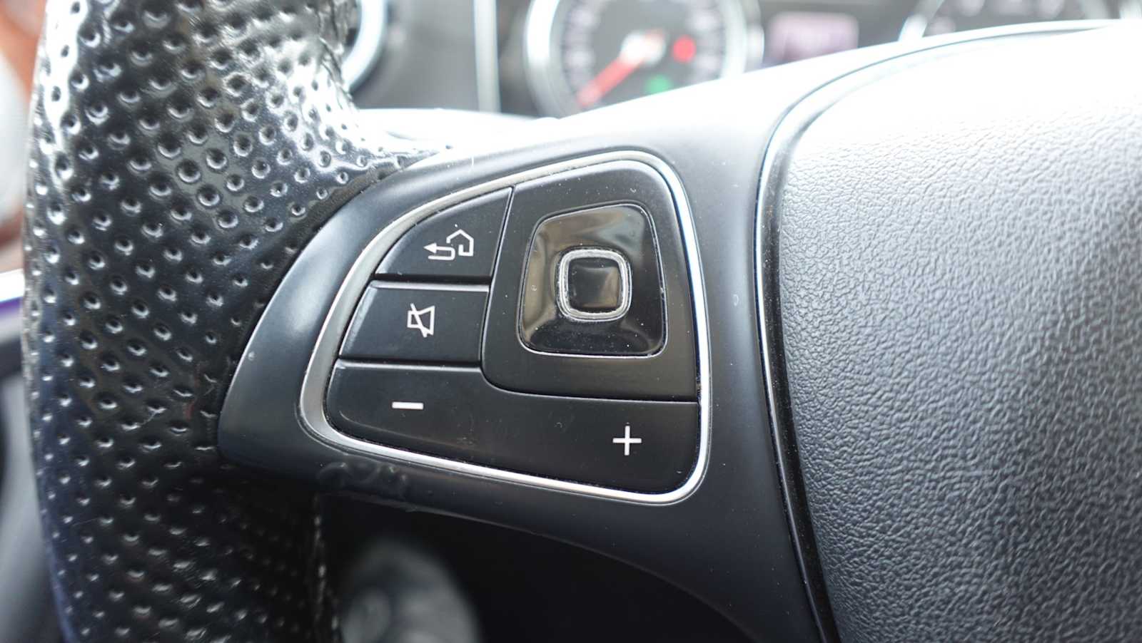 Thumbnail: 2017 Mercedes-Benz E-Class - 30